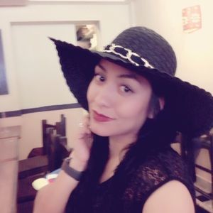 Meet your Posher, Elizabeth